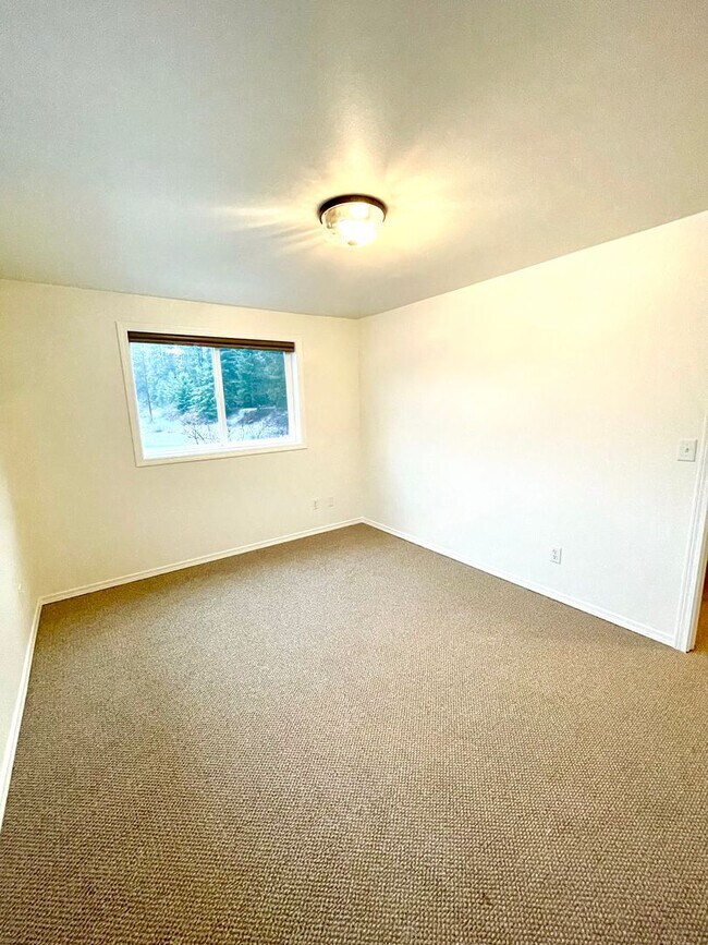 Building Photo - Stunning Riverfront Home in Sun Country