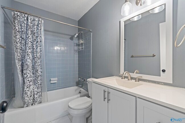 Building Photo - 2014 Colony Dr SW