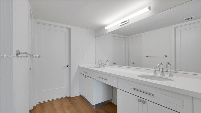 Building Photo - 555 NE 34th St