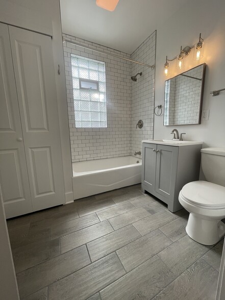 Building Photo - 2416 N Springfield Ave