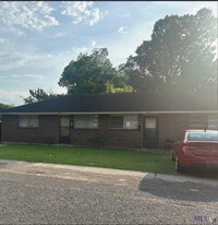 Building Photo - 4865 Beechwood Dr