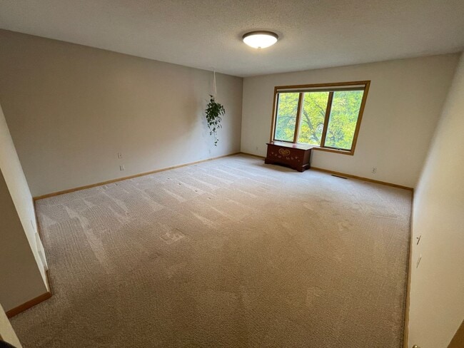 Building Photo - Beautiful single family home!