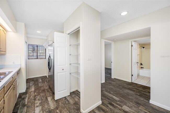 Building Photo - 828 Bahia Del Sol Dr