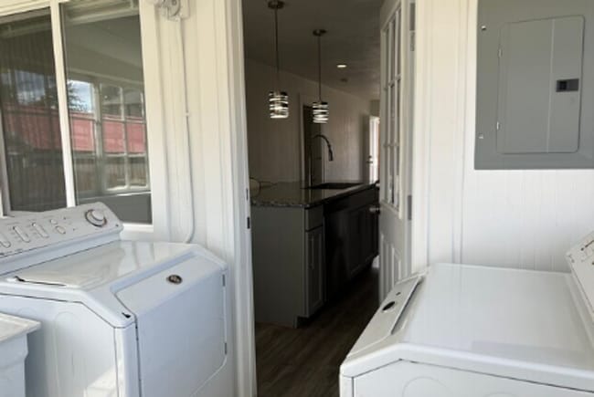 Building Photo - Mount Vernon 2 Bedroom 1 Bath Close to Dow...