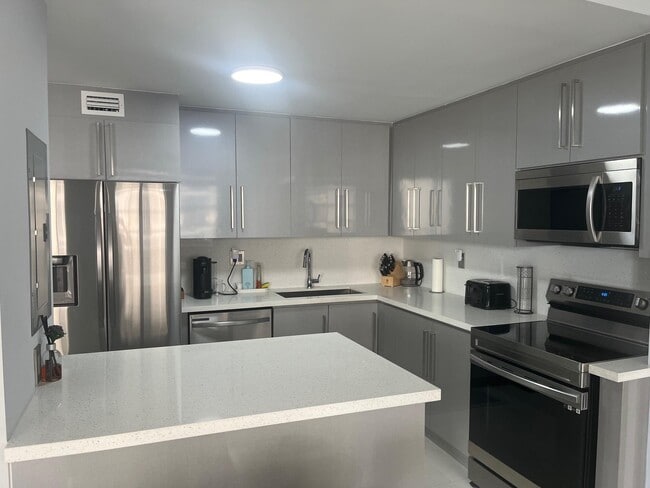 Building Photo - 1849 S Ocean Dr