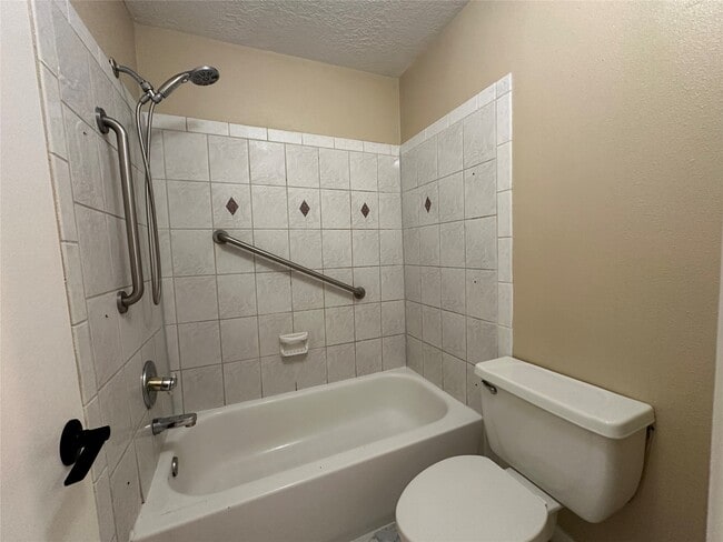 Building Photo - 2125 Augusta Dr