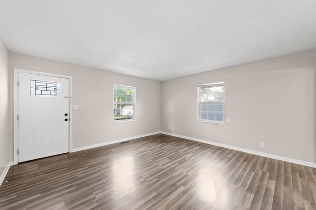 Building Photo - Charming Renovated 2 Bedroom Home with Spacious Yard & Updated Interior