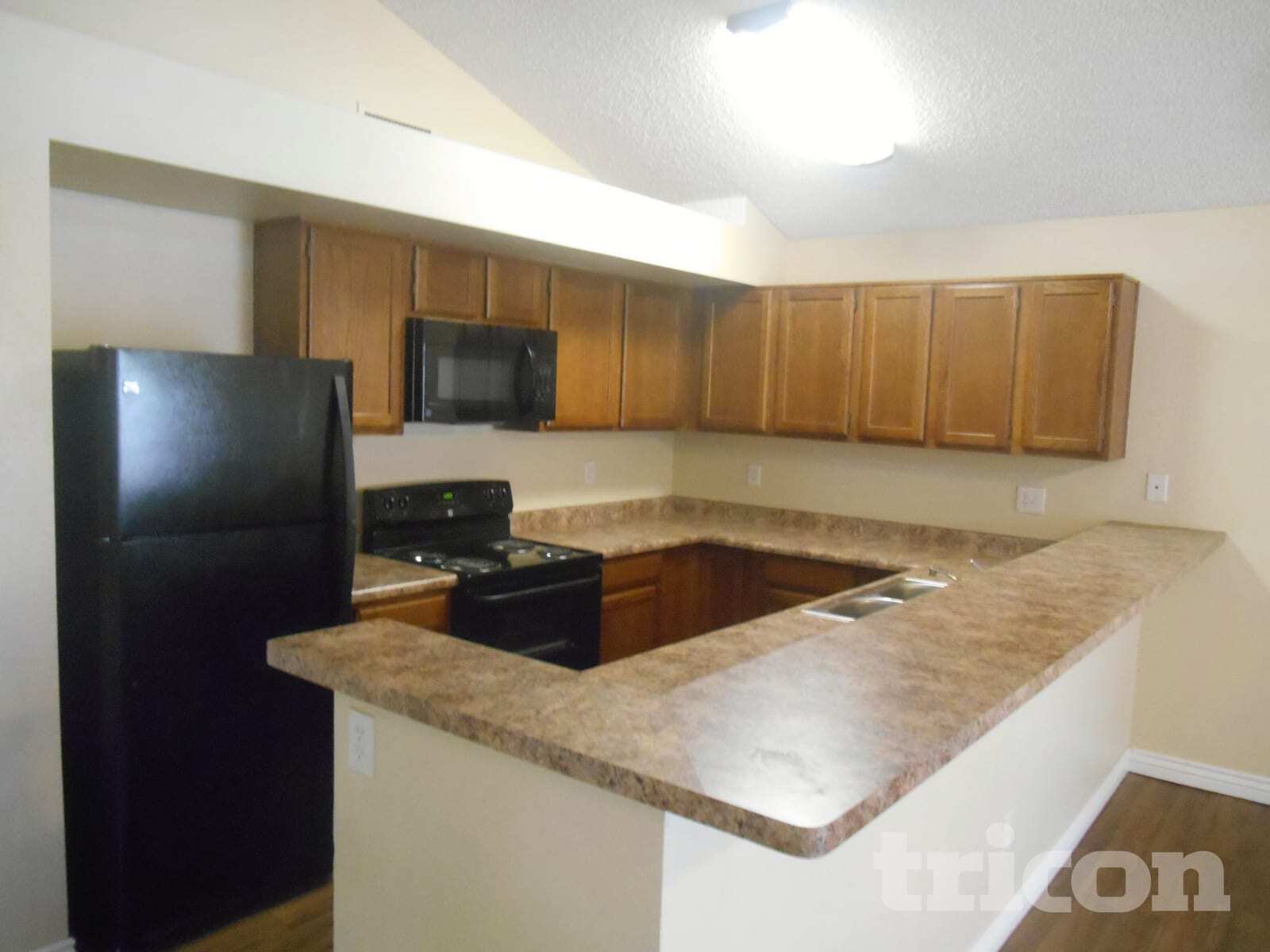 Building Photo - 1706 N Comanche Dr