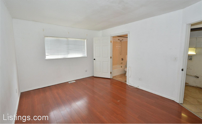 Building Photo - 3 br, 1 bath House - 8195 Freemantle Dr