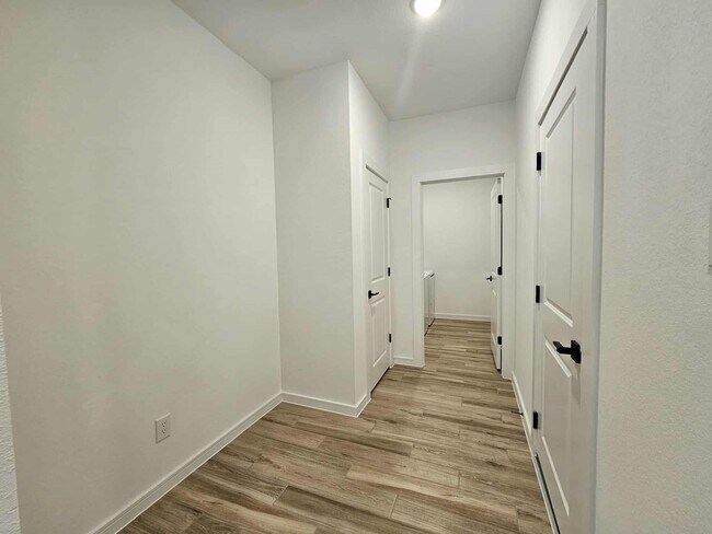 Building Photo - 8411 Bay Rdg Cir