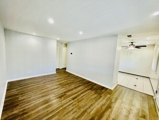 Building Photo - 640 Pinewood Dr