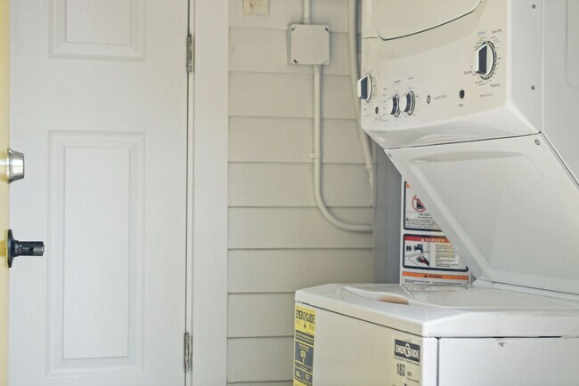 Building Photo - 912 W Comanche St