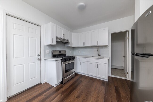 Building Photo - 114 W Chester St