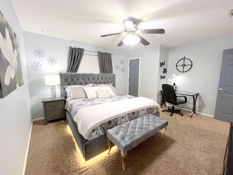 Building Photo - 4315 Trailwood Dr