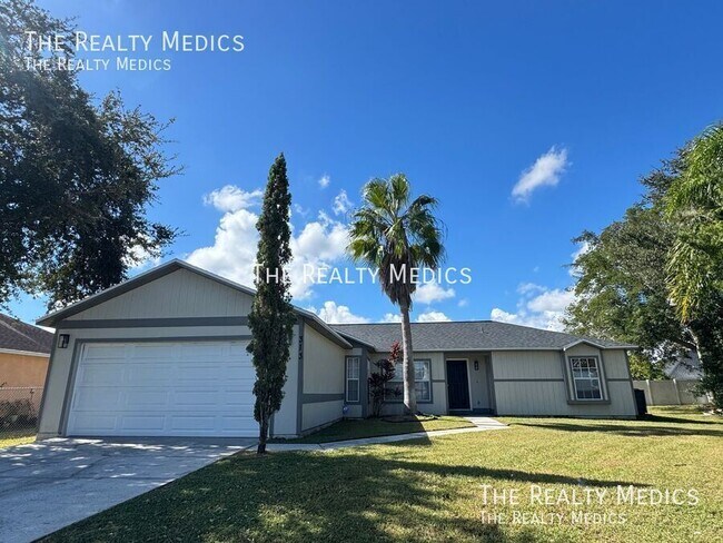 Building Photo - 313 Azincourt Ln