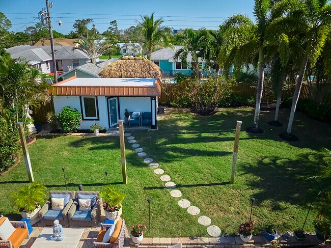 Building Photo - 4780 SE Bayshore Terrace