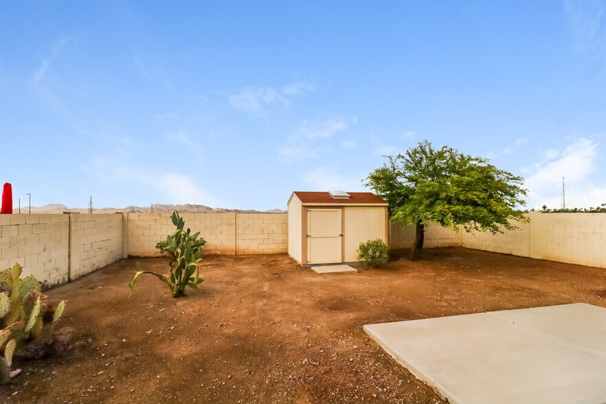 Building Photo - 1615 E Ash Ave