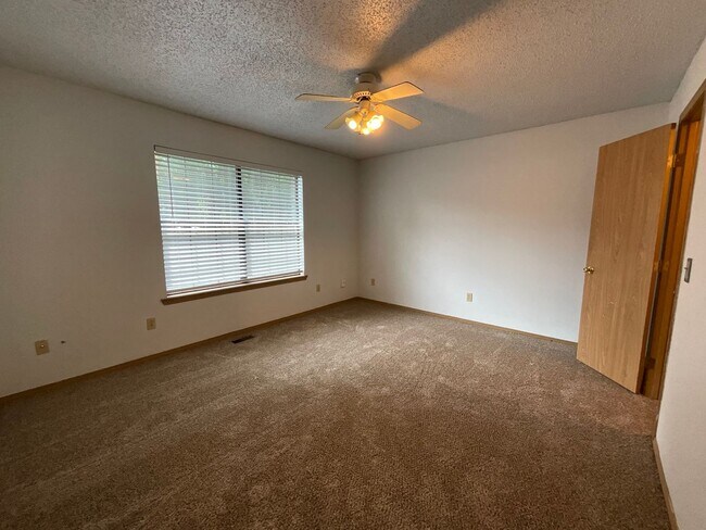 Building Photo - 1511 N Bernice Dr
