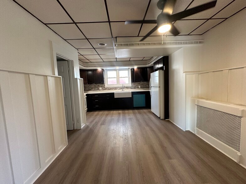 Kitchen - 1602 Philadelphia Pike