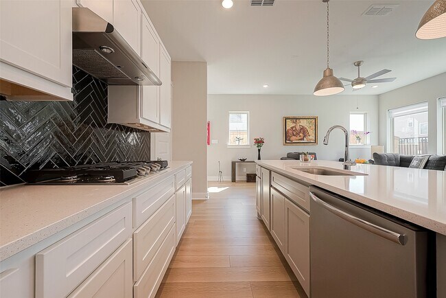 Building Photo - 10915 Brambling Wood Dr