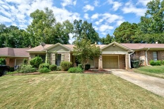 Building Photo - Heart of Auburn! 2 Bedroom Townhouse For Rent