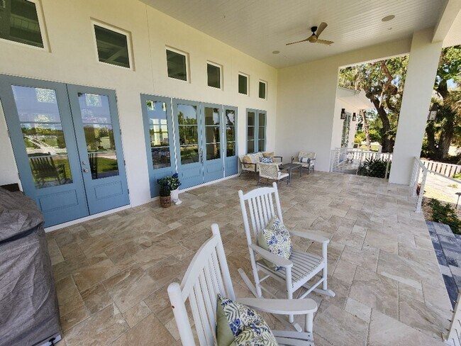 Building Photo - Fully Furnished 3 Bedroom, 3.5 Bath Home with Stunning Intracoastal Views