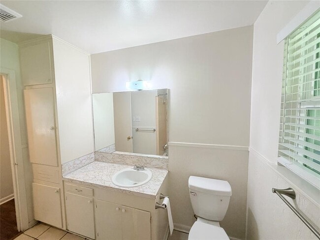 Building Photo - 8701 Parkfield Dr