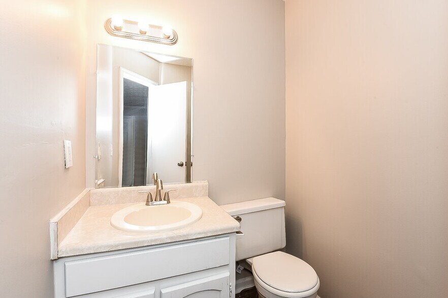 Building Photo - 770 Joseph Club Dr