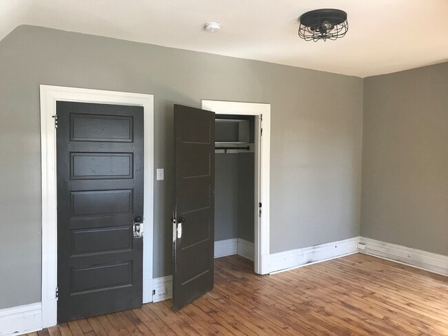 Building Photo - 825 S Braddock Ave