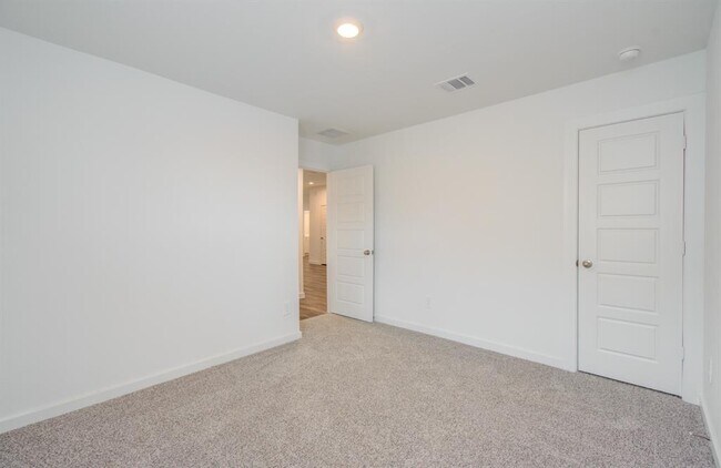 Building Photo - 8707 Shumard Oak Dr