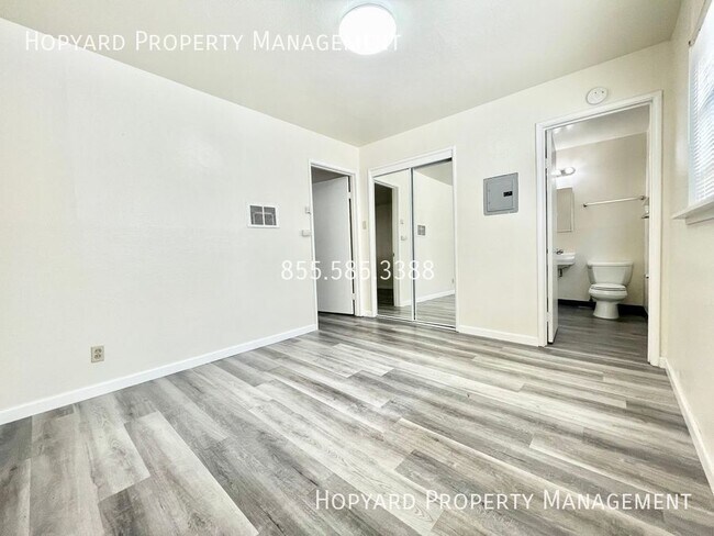 Building Photo - 2146 Sacramento St