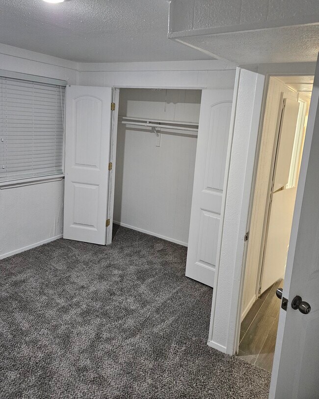 Building Photo - 118 Totem Pole St