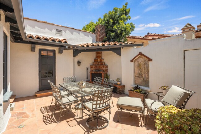 Building Photo - 1116 S La Jolla Ave