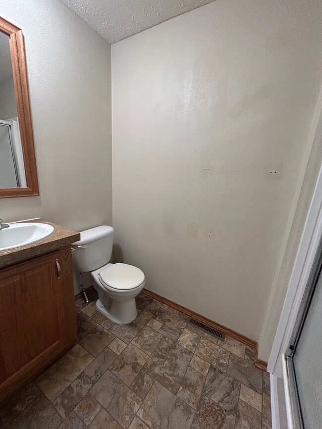 Building Photo - Cute 3 bedroom Duplex for Rent!