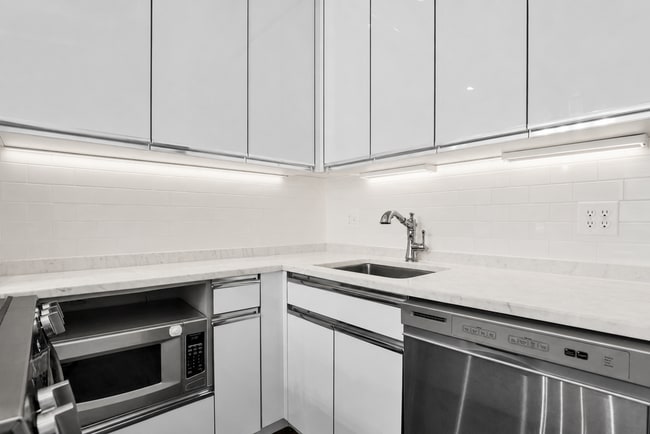Building Photo - Modern Luxury Living in the Heart of Victorian Village