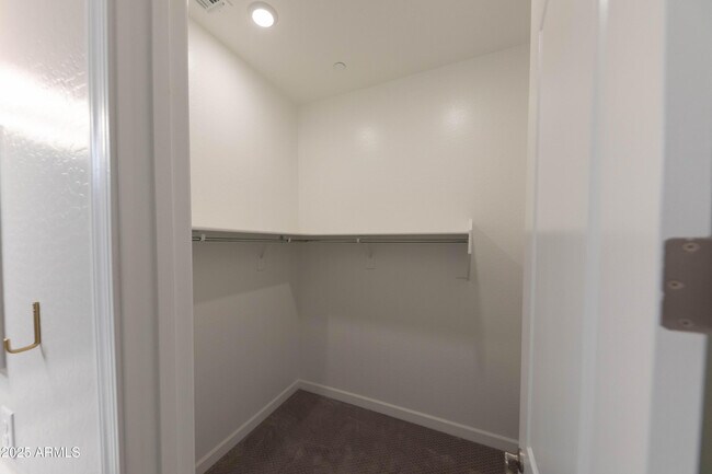 Building Photo - 3033 N 37th Wy