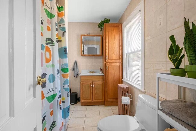 Building Photo - 248 Spruce St