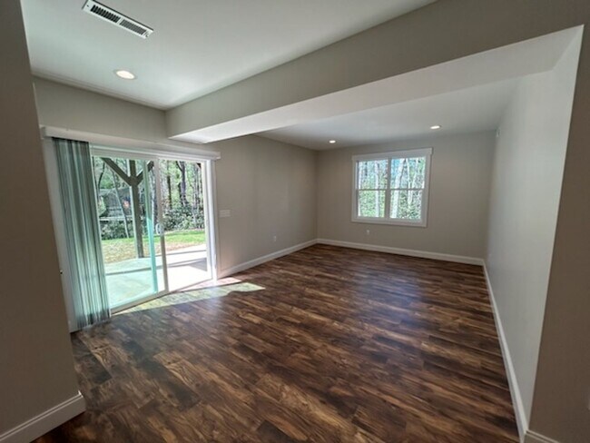 Building Photo - Well Maintained Home