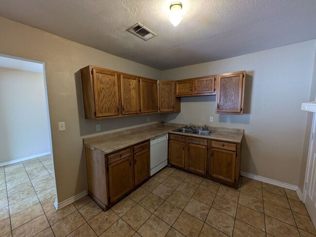 Building Photo - 3820 W Lynwood Dr