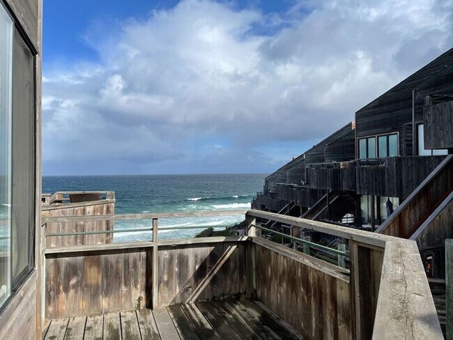 Building Photo - 1 Surf Way