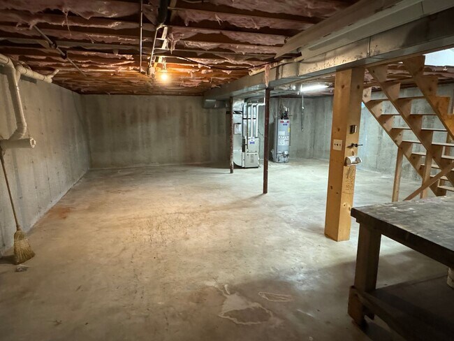 Building Photo - Private Home | 3 Bedroom 2 Bathroom | Huge...