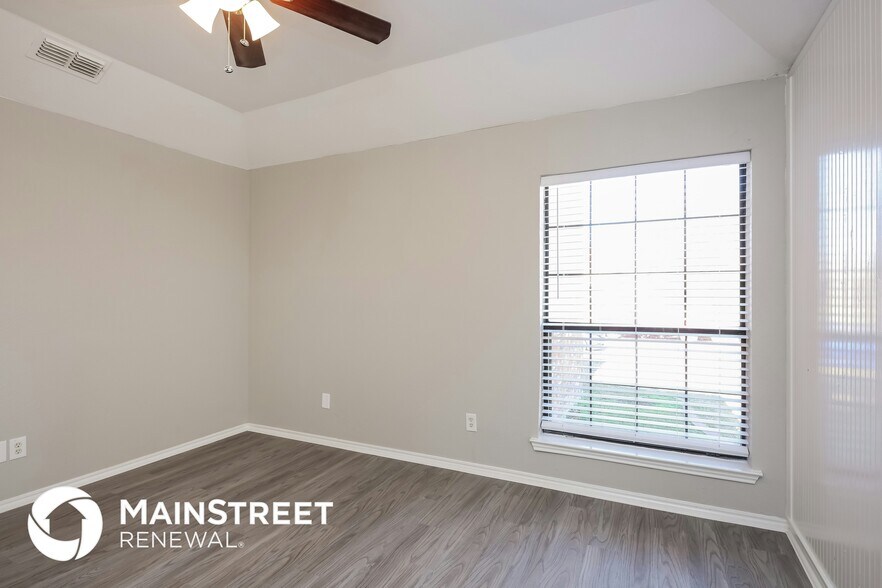 Building Photo - 1420 Paintbrush St