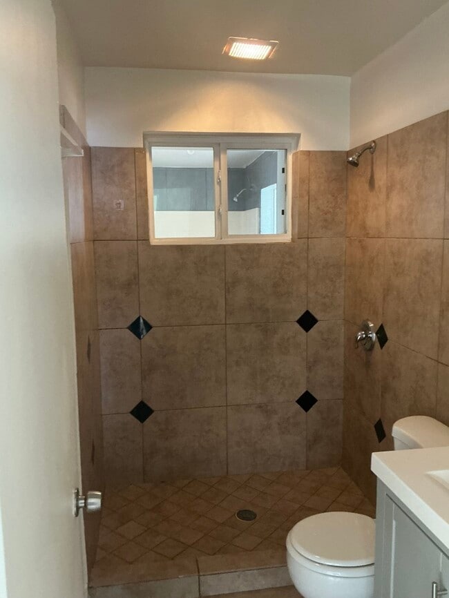 Building Photo - 4602 W Whitton Ave