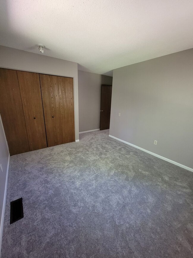 Building Photo - Modern 3-Bedroom Duplex in Holiday Hills, ...