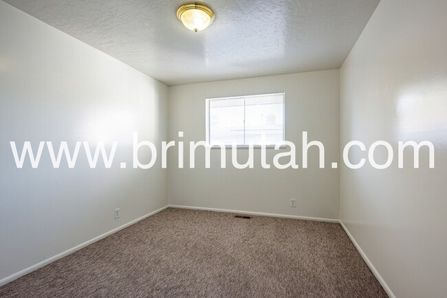 Building Photo - 646 E 5640 S