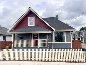 Building Photo - 3BD/2BA+FLEX HOME IN LEBANON