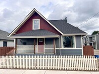 Building Photo - 3BD/2BA+FLEX HOME IN LEBANON
