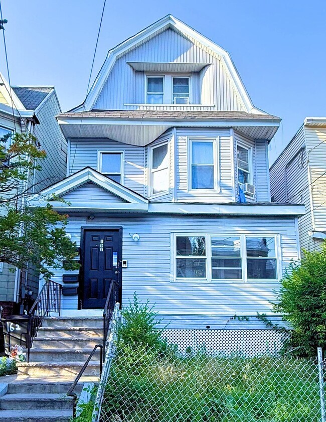 Building Photo - 162 Carteret Ave