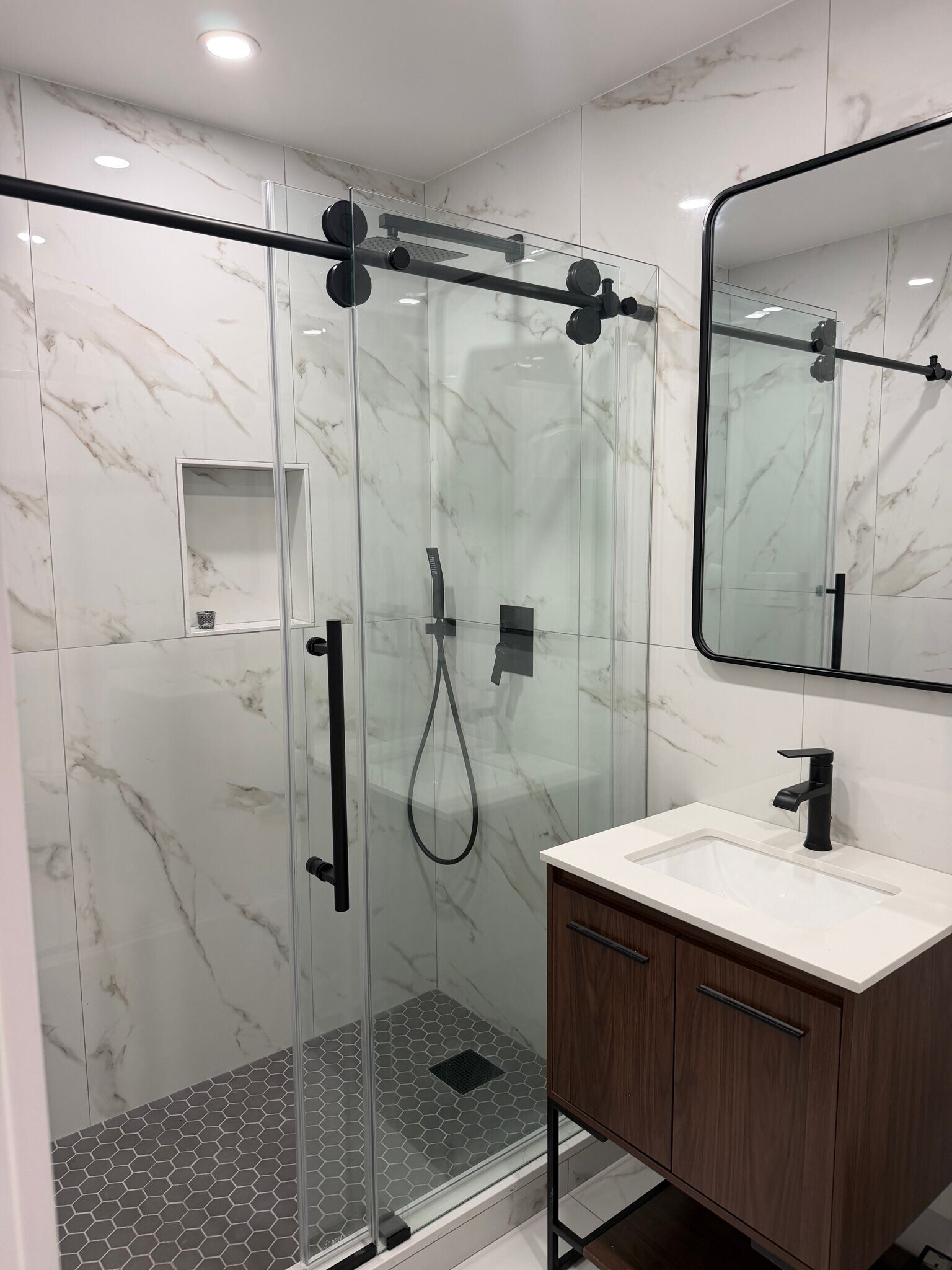 Building Photo - 4202 Oneida Ave