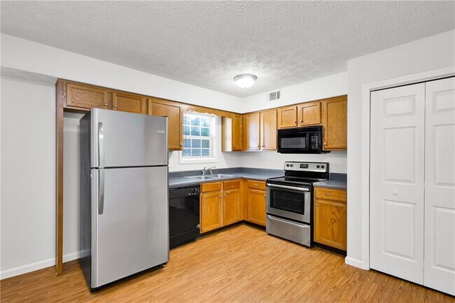 Building Photo - 119 Twin Pines Ct